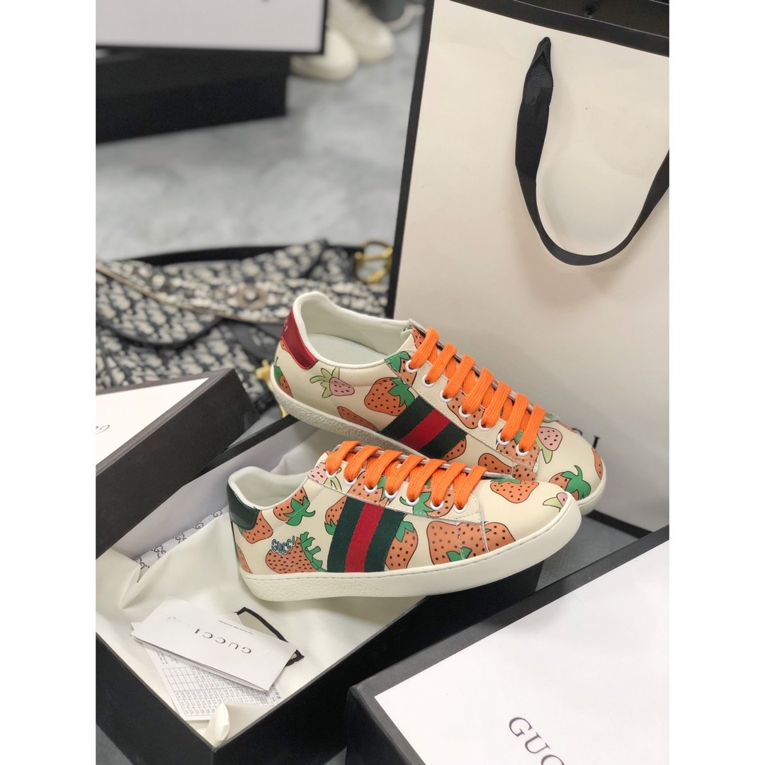 BL-GCI ACE LEATHER SNEAKER WITH STRAWBERRY 107
