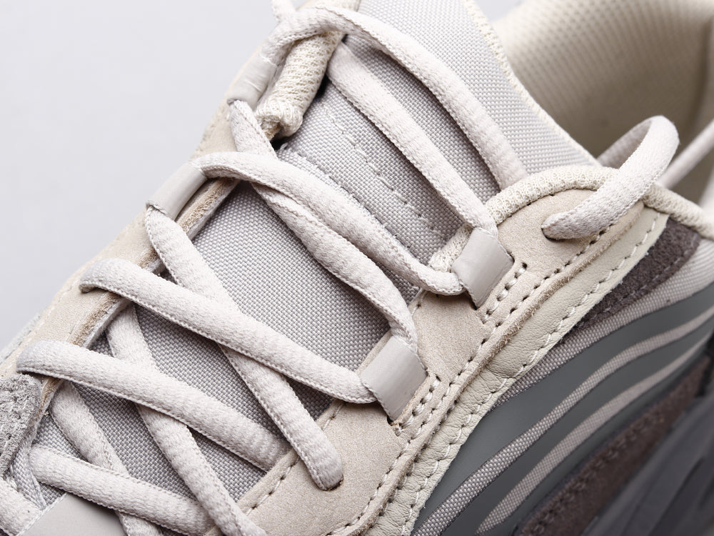 BL - Yzy 700 Volcanic Ash Sneaker