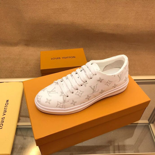 BL - High Quality Luv Sneaker 062