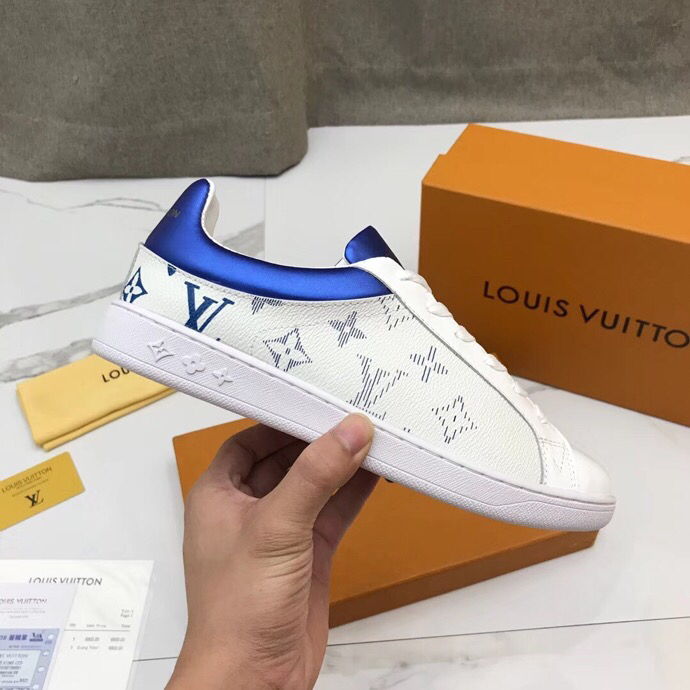 BL - High Quality Luv Sneaker 050