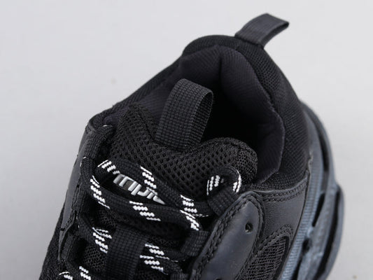 BL - Bla Triple S Pure Black Sneaker
