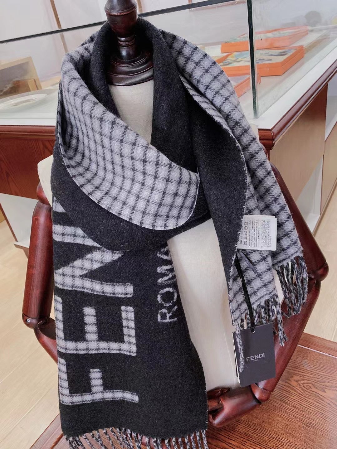 High Quality FEI Scarf 010
