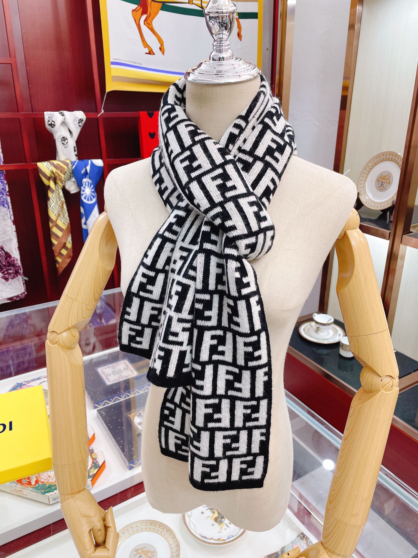 High Quality FEI Scarf 004