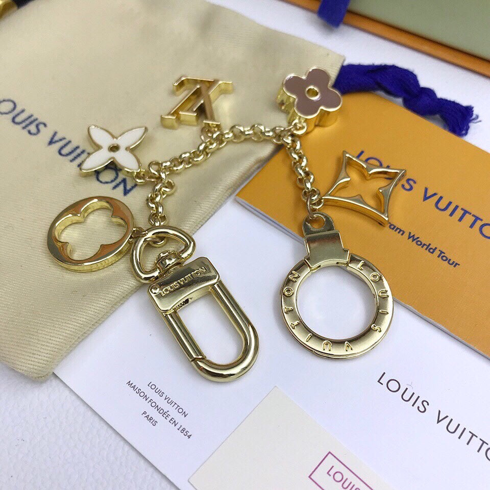 BL -High Quality Keychains LUV 058