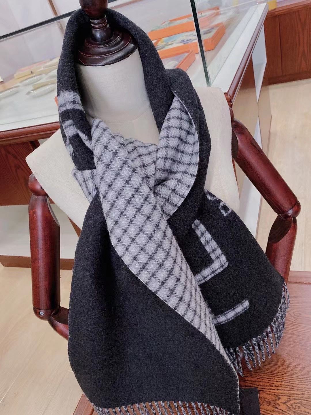 High Quality FEI Scarf 010
