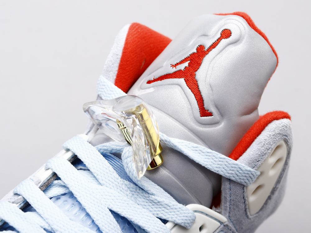 BL - AJ5 Trophy Room joint name