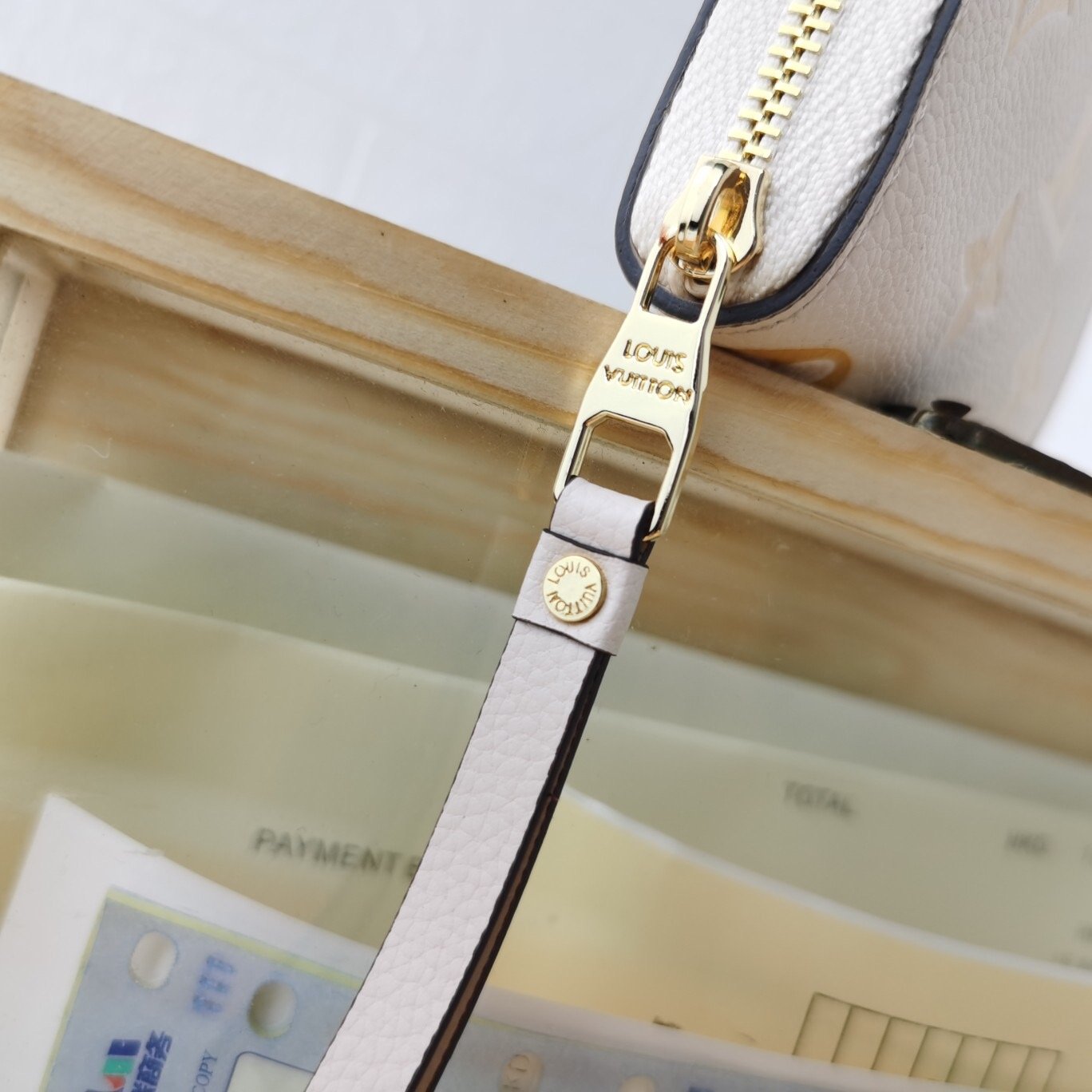 BL - High Quality Wallet LUV 110