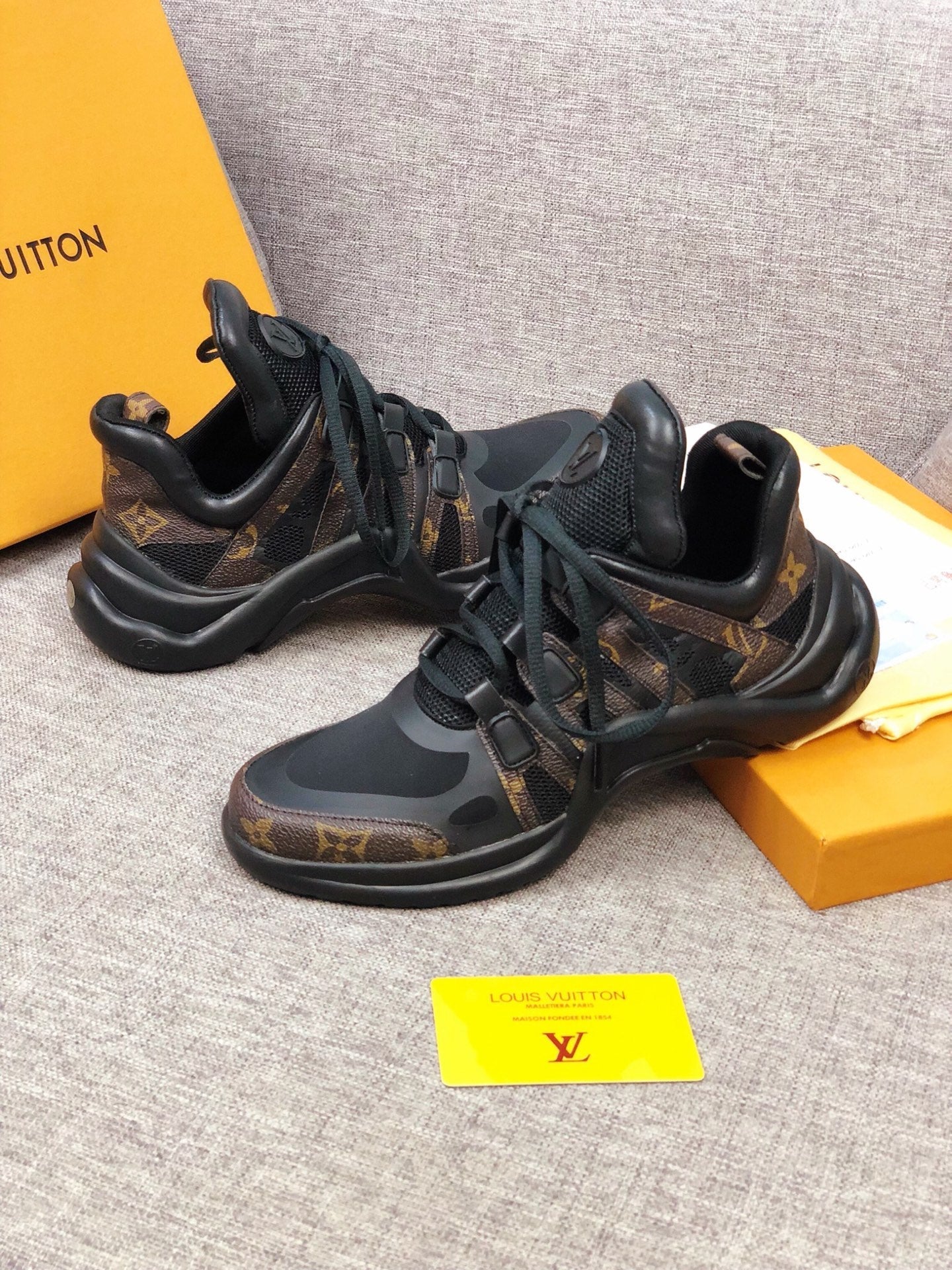 BL - LUV Archlight Black Brown Sneaker