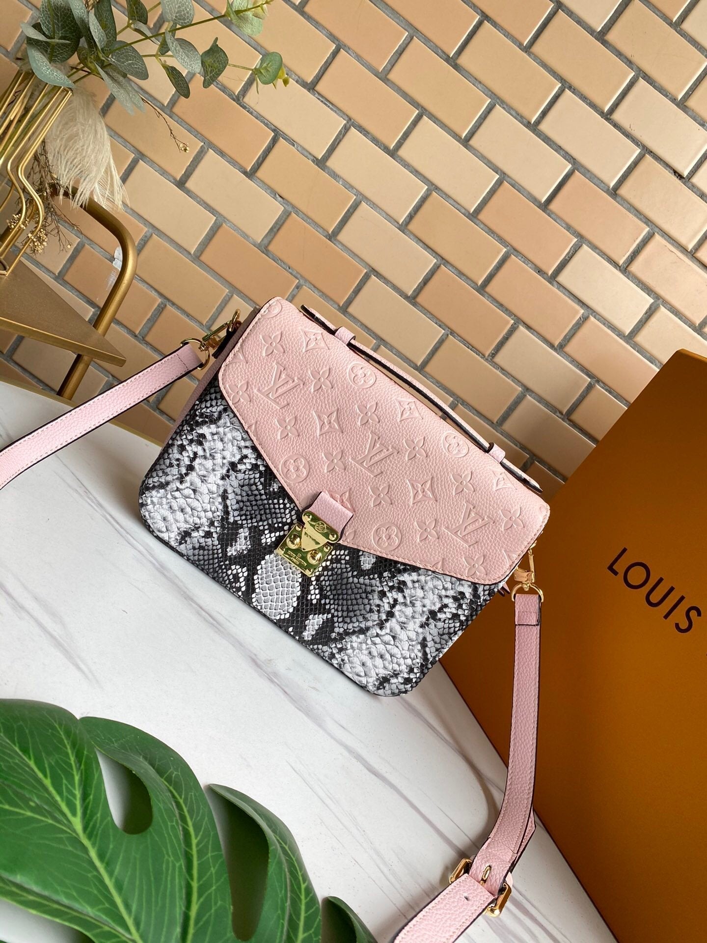 BL - High Quality Bags LUV 126
