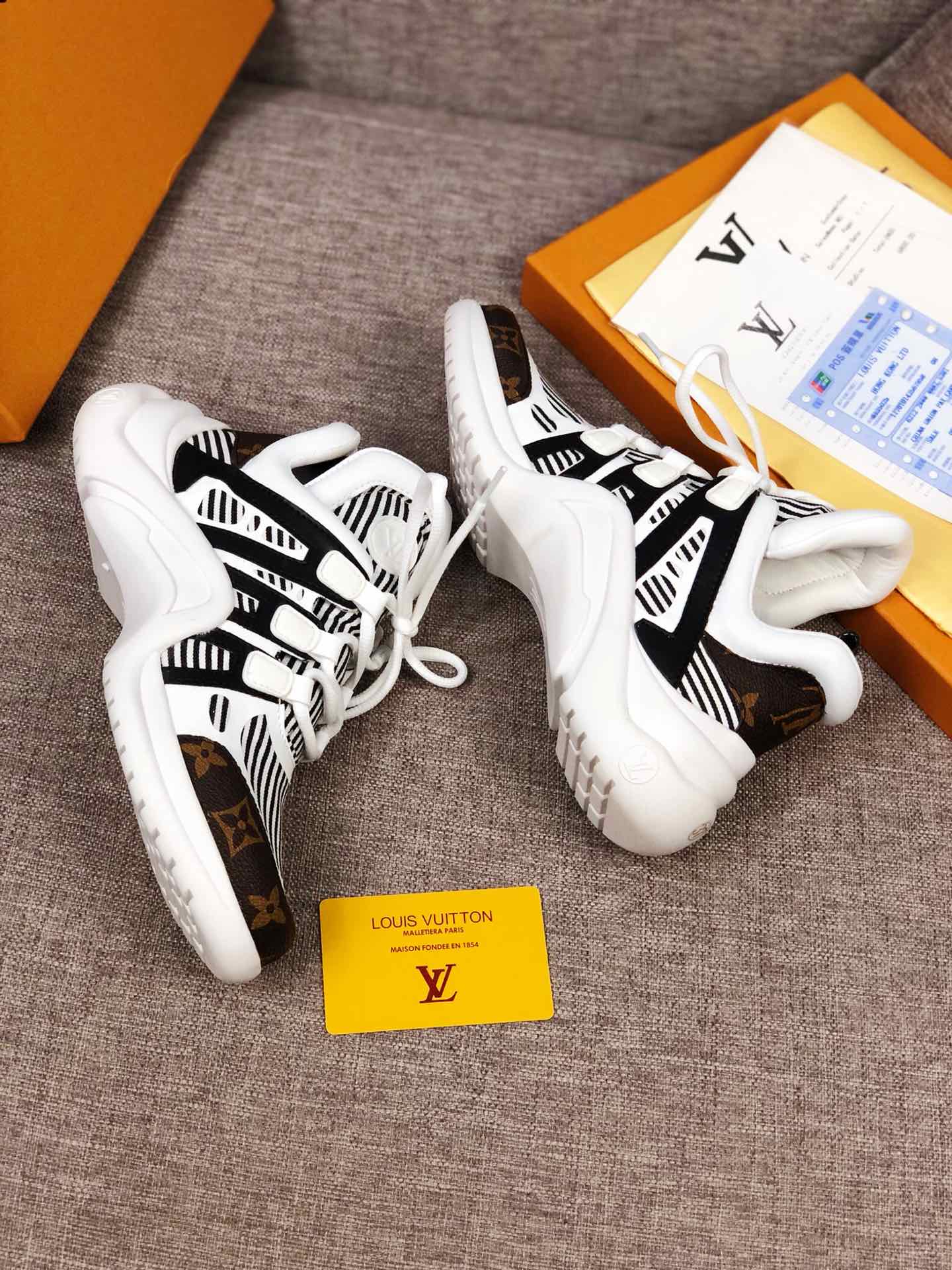 BL - LUV Archlight Black White Sneaker