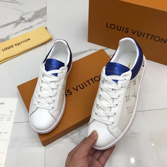 BL - High Quality Luv Sneaker 050