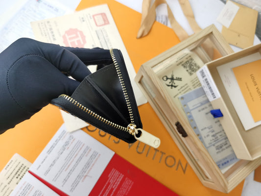 BL - High Quality Wallet LUV 122