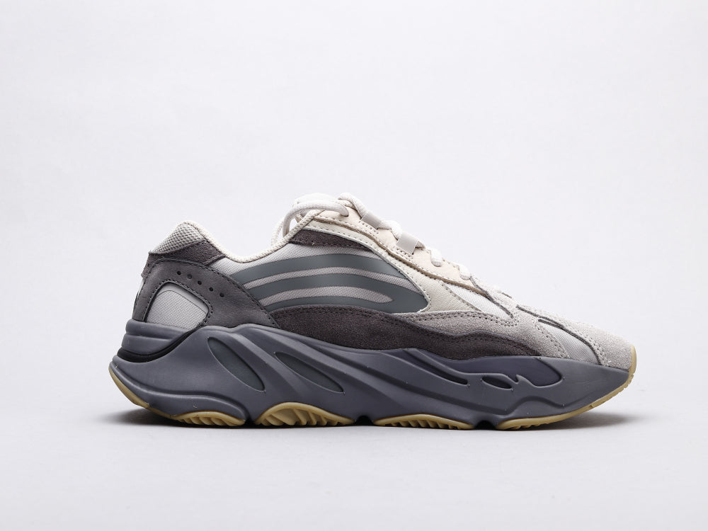 BL - Yzy 700 Volcanic Ash Sneaker