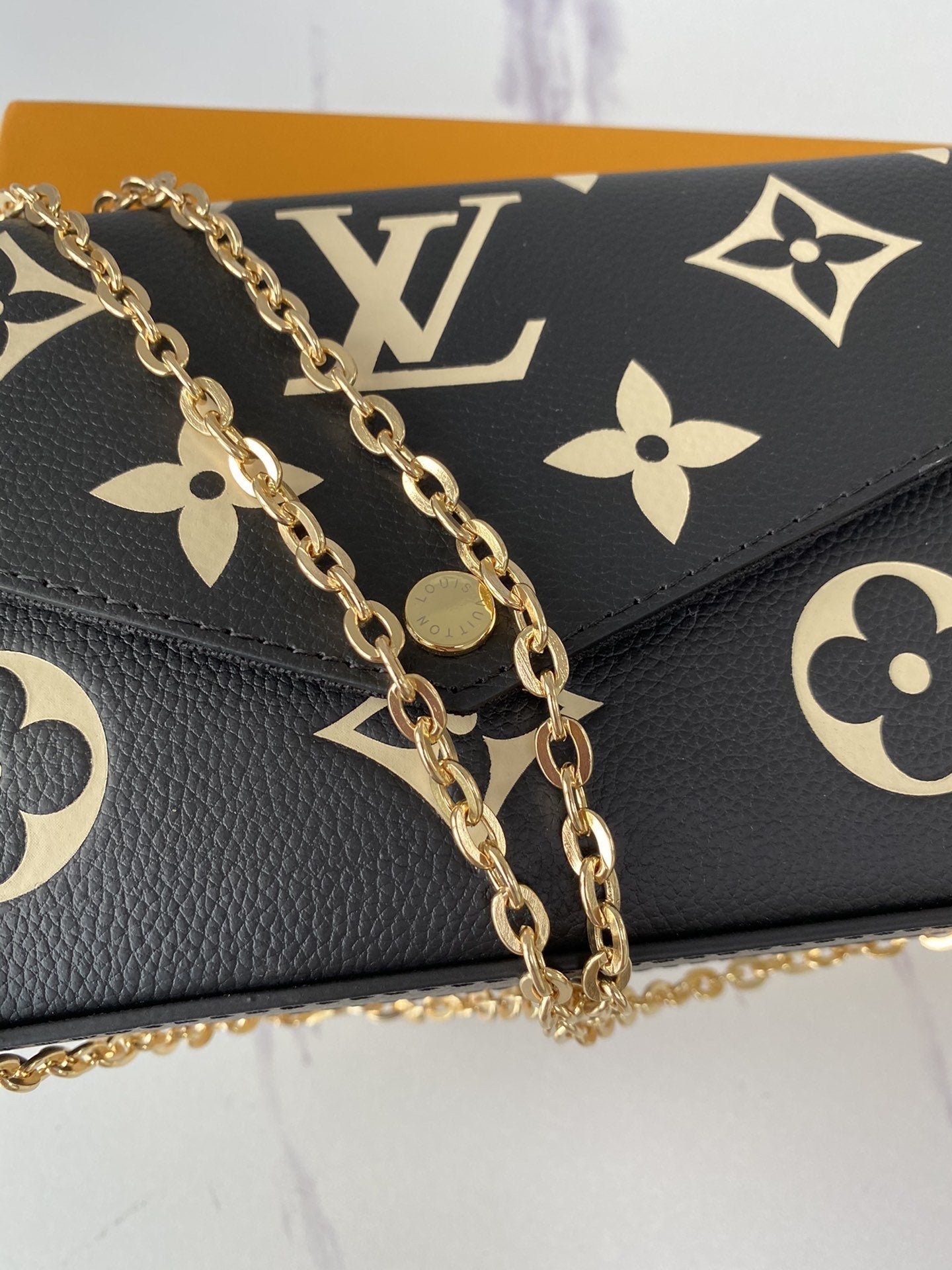 BL - High Quality Wallet LUV 082