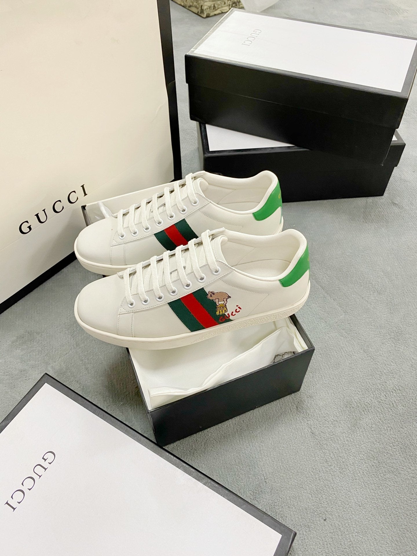 BL-GCI PIG Ace Sneaker 074