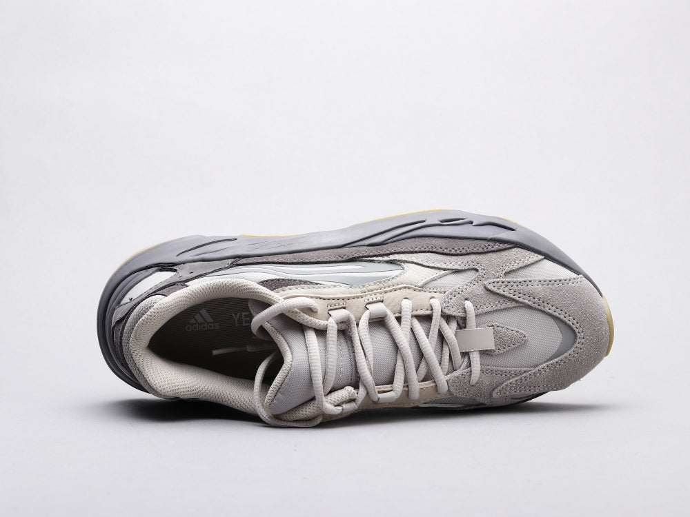 BL - Yzy 700 Volcanic Ash Sneaker