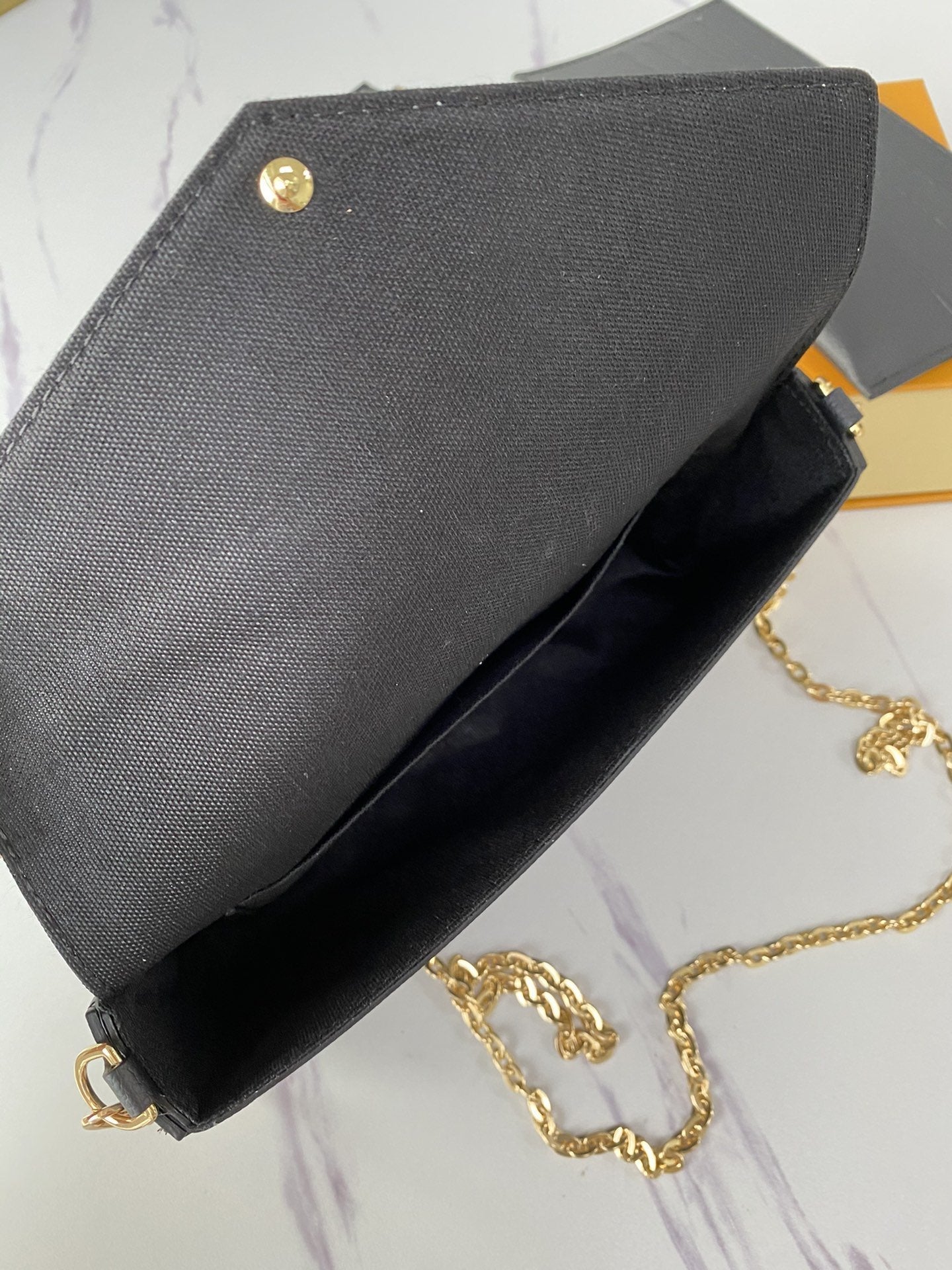 BL - High Quality Wallet LUV 082