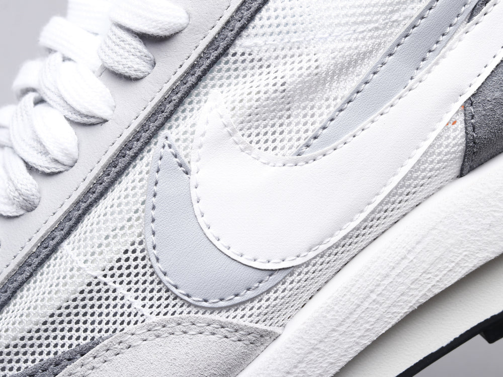 BL - NKE Waffle off-white