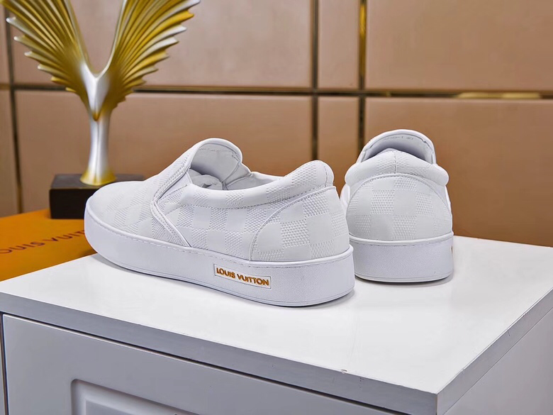 BL - High Quality Luv Sneaker 057