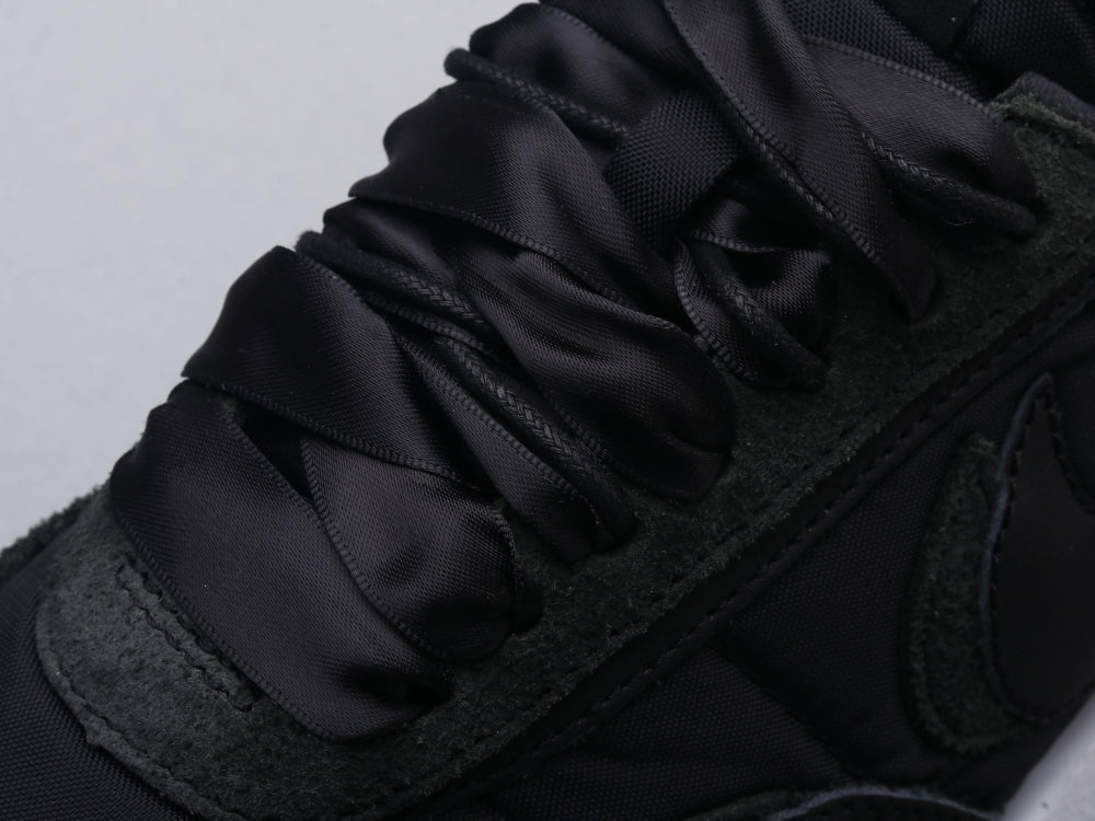 BL - NKE Waffle Satin Black