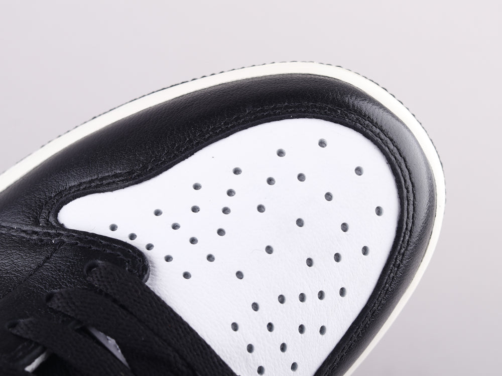 BL - AJ1 Red Hook Black Toe