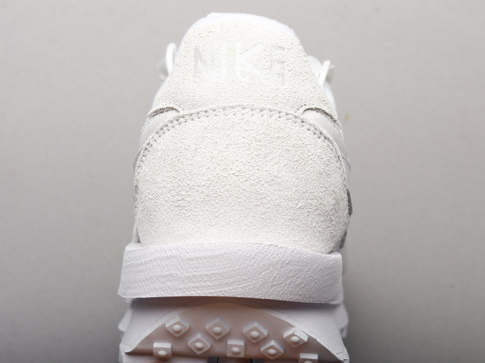 BL - NKE Waffle Satin White