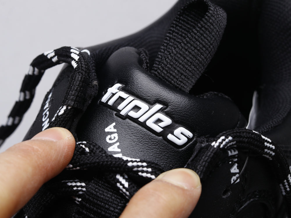 BL - High Quality Bla Sneaker 027