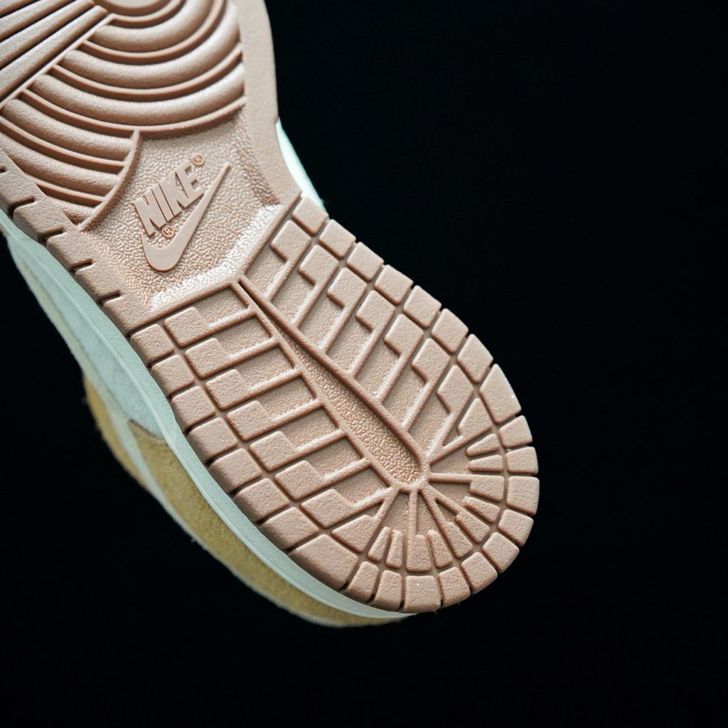 BL - NKE wheat khaki