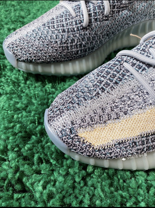 BL - Yzy 350 Washed Tannins Sneaker