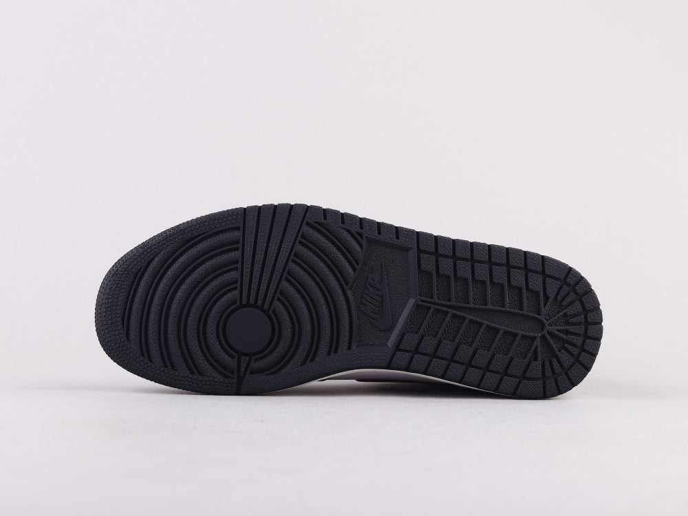 BL - AJ1 Red Hook Black Toe