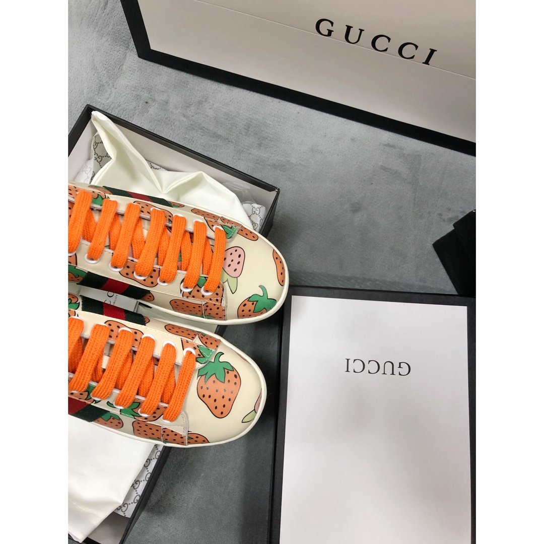 BL-GCI ACE LEATHER SNEAKER WITH STRAWBERRY 107