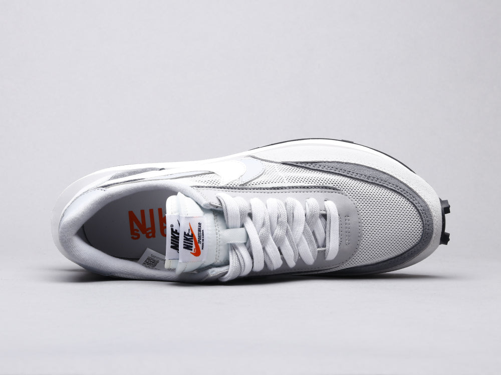 BL - NKE Waffle off-white
