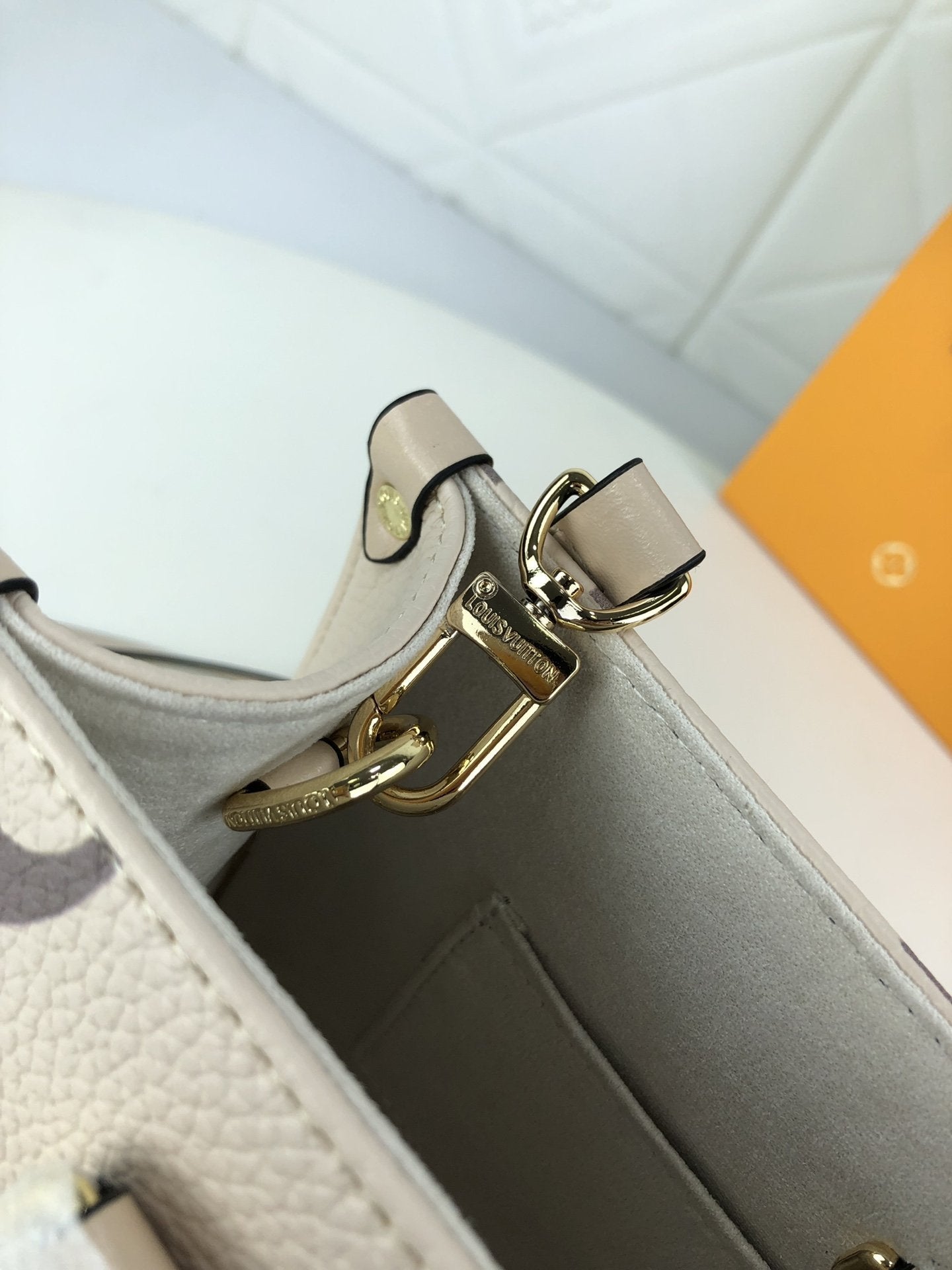 BL - High Quality Bags LUV 106