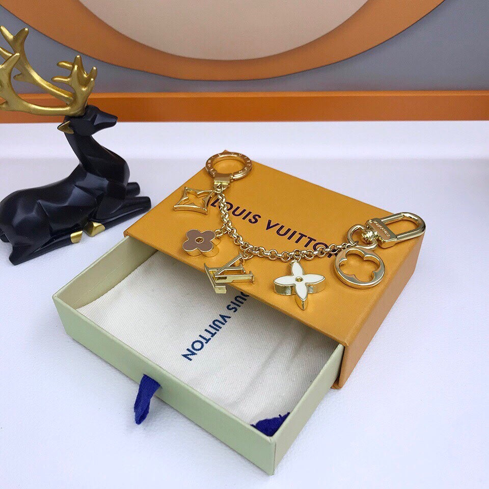 BL -High Quality Keychains LUV 058