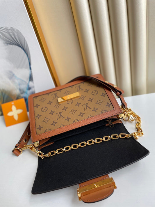 LV Dauphine MM Monogram And Monogram Reverse Canvas By Nicolas Ghesquière For The Cruise Collection, Shoulder Bags 25cm LV M45958