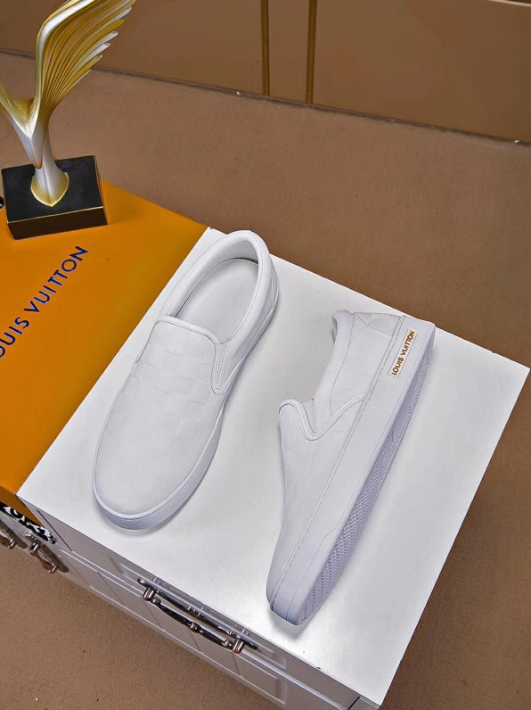 BL - High Quality Luv Sneaker 057