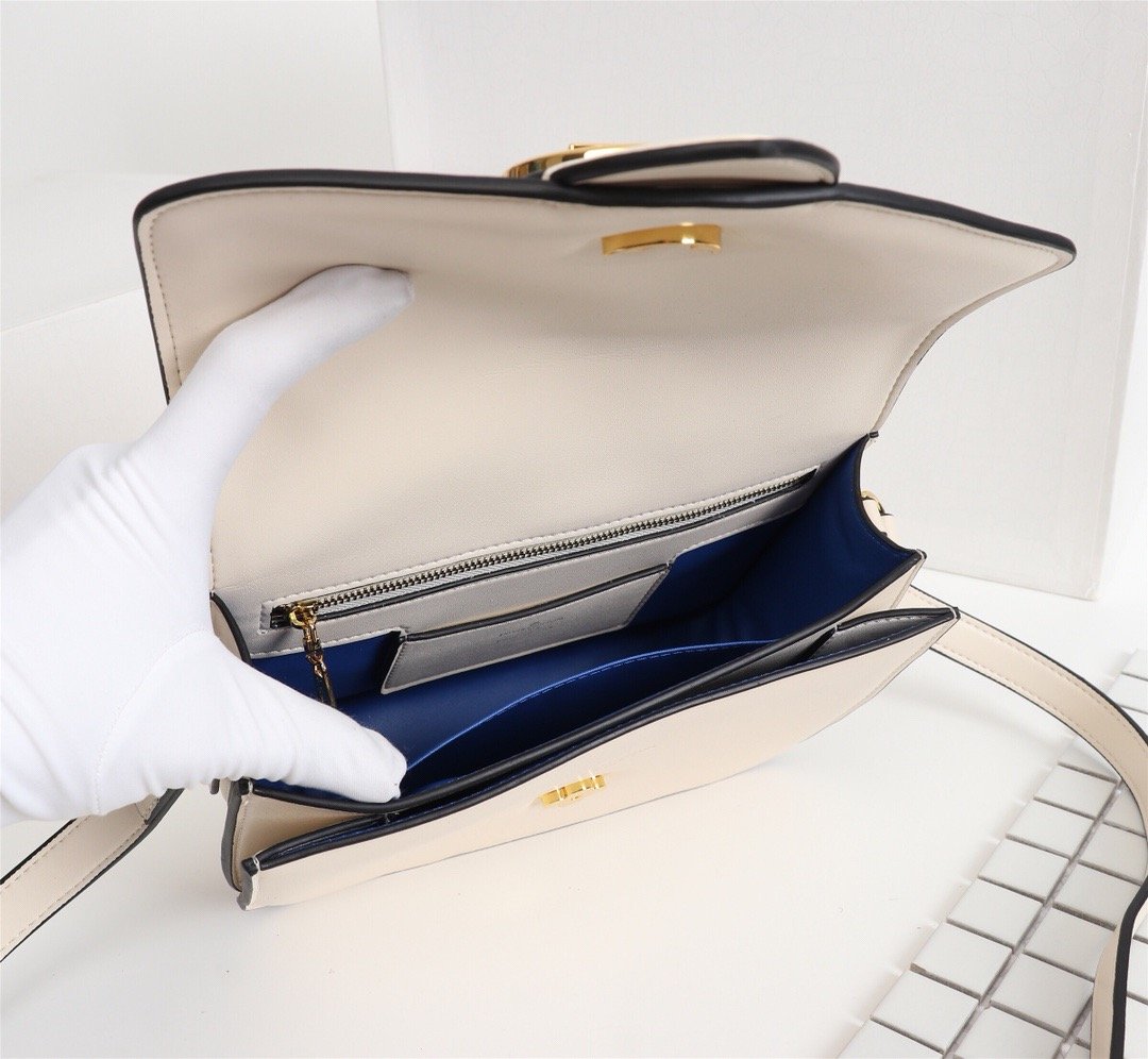 BL - High Quality Bags LUV 447