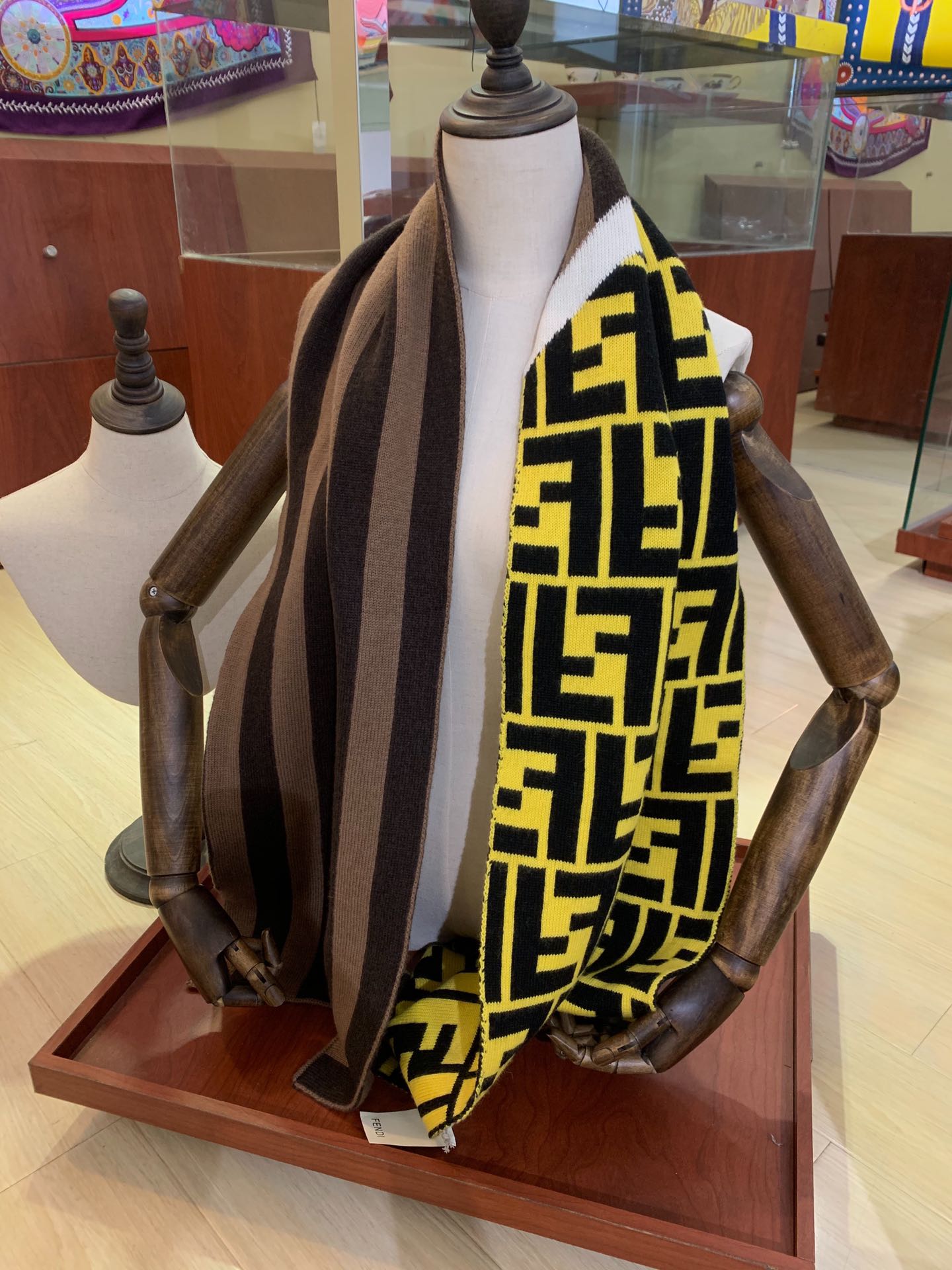 High Quality FEI Scarf 008
