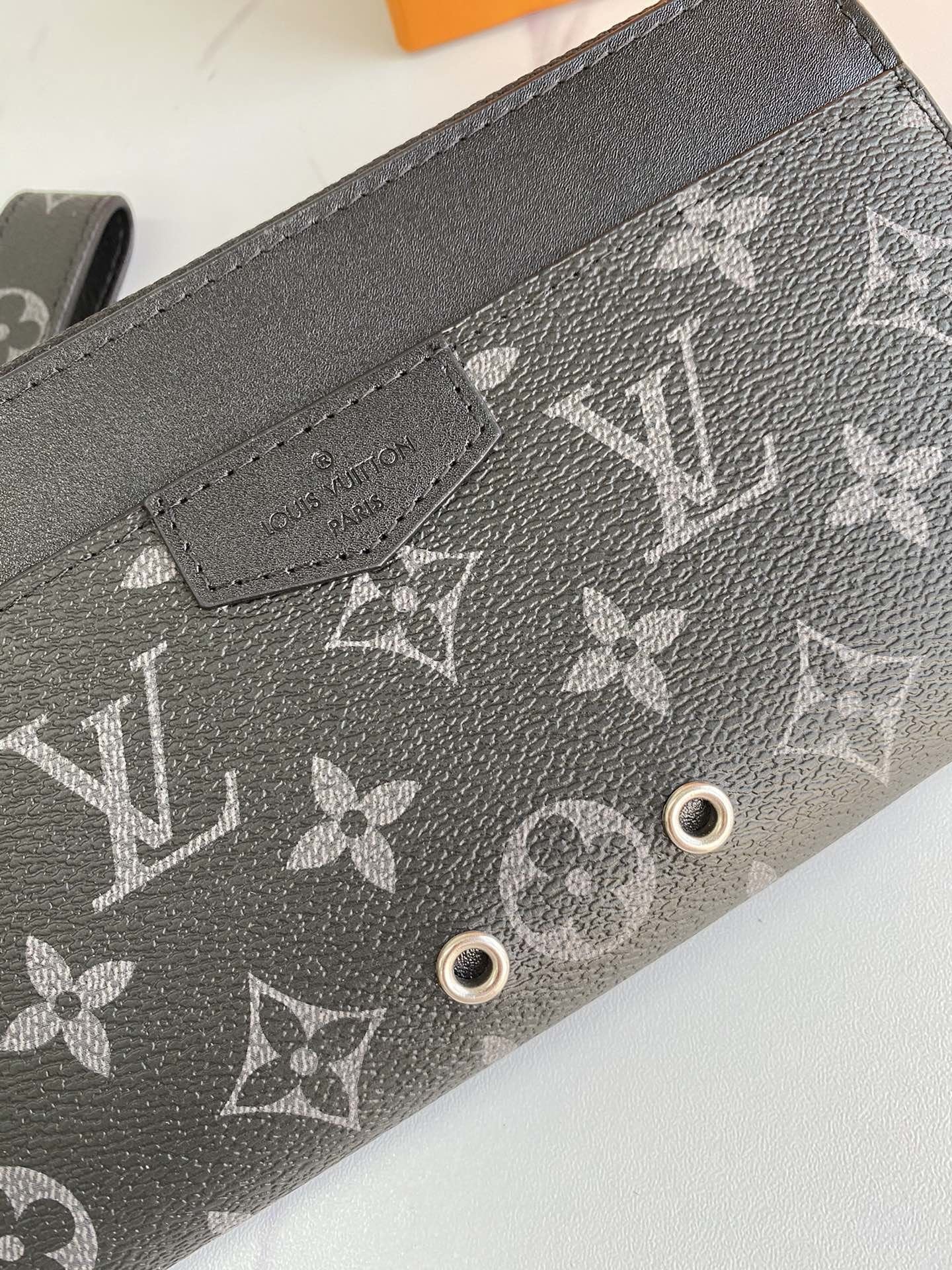 BL - High Quality Wallet LUV 084