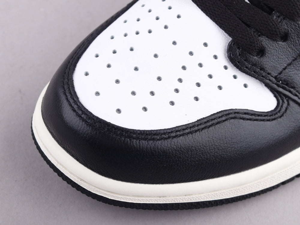 BL - AJ1 Red Hook Black Toe