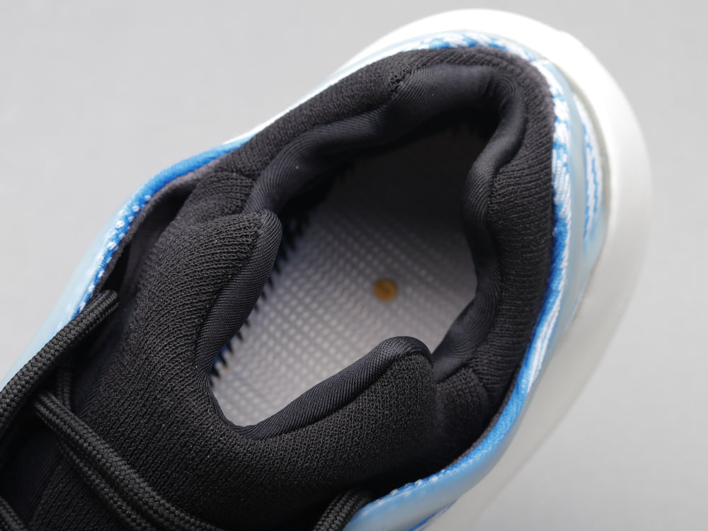 BL - Yzy 700 Arzareth Sneaker