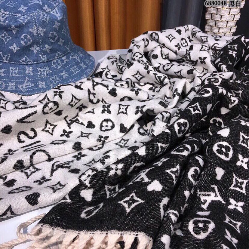 High Quality LUV Scarf 031