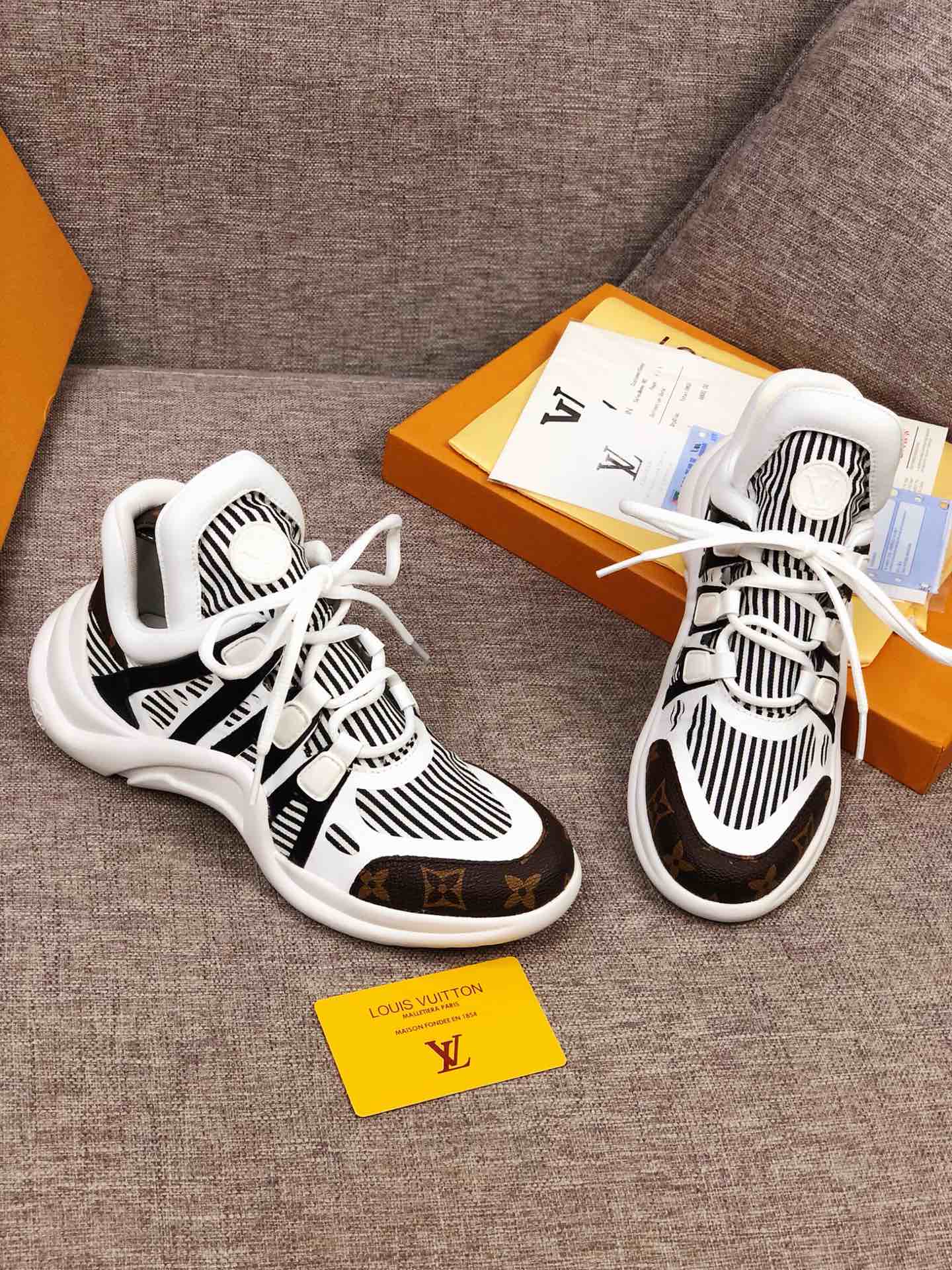 BL - LUV Archlight Black White Sneaker