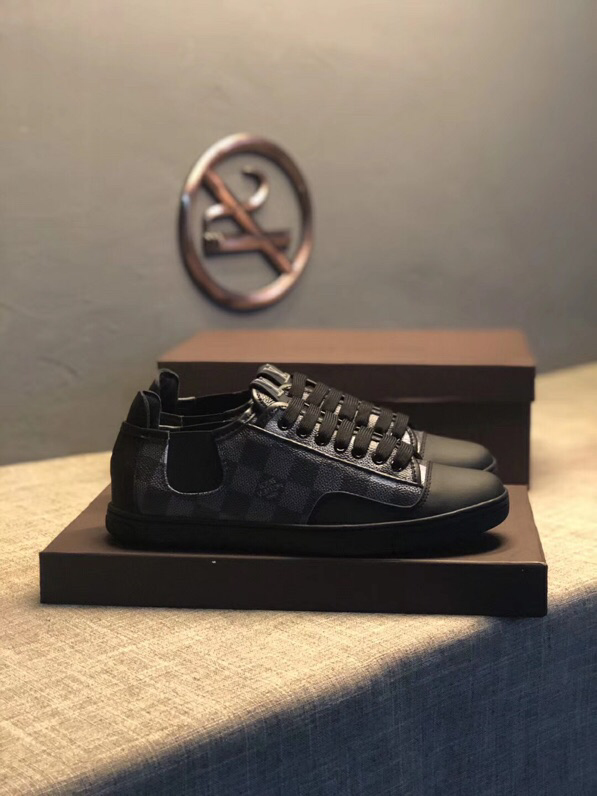 BL - High Quality Luv Sneaker 045