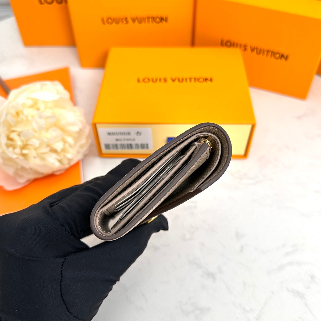 BL - High Quality Wallet LUV 136