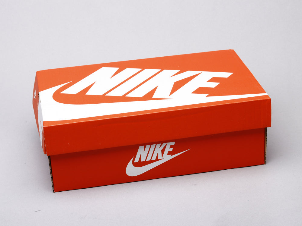 BL - NKE A generation of black and white leather