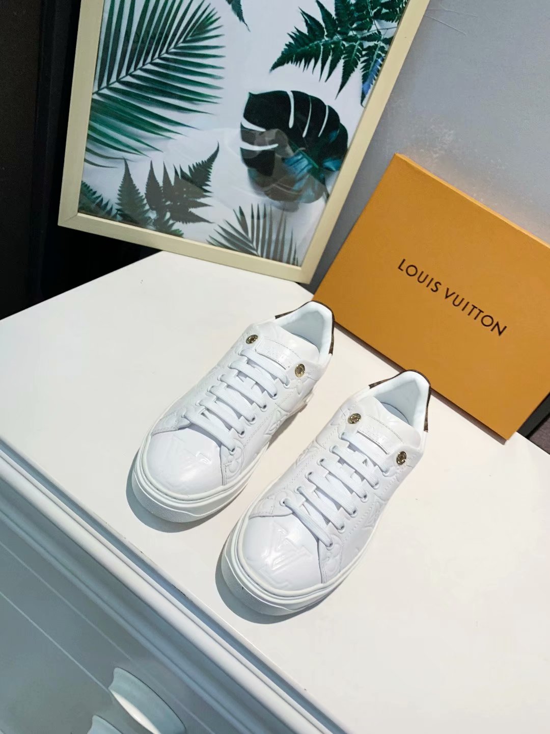 BL - High Quality Luv Sneaker 219
