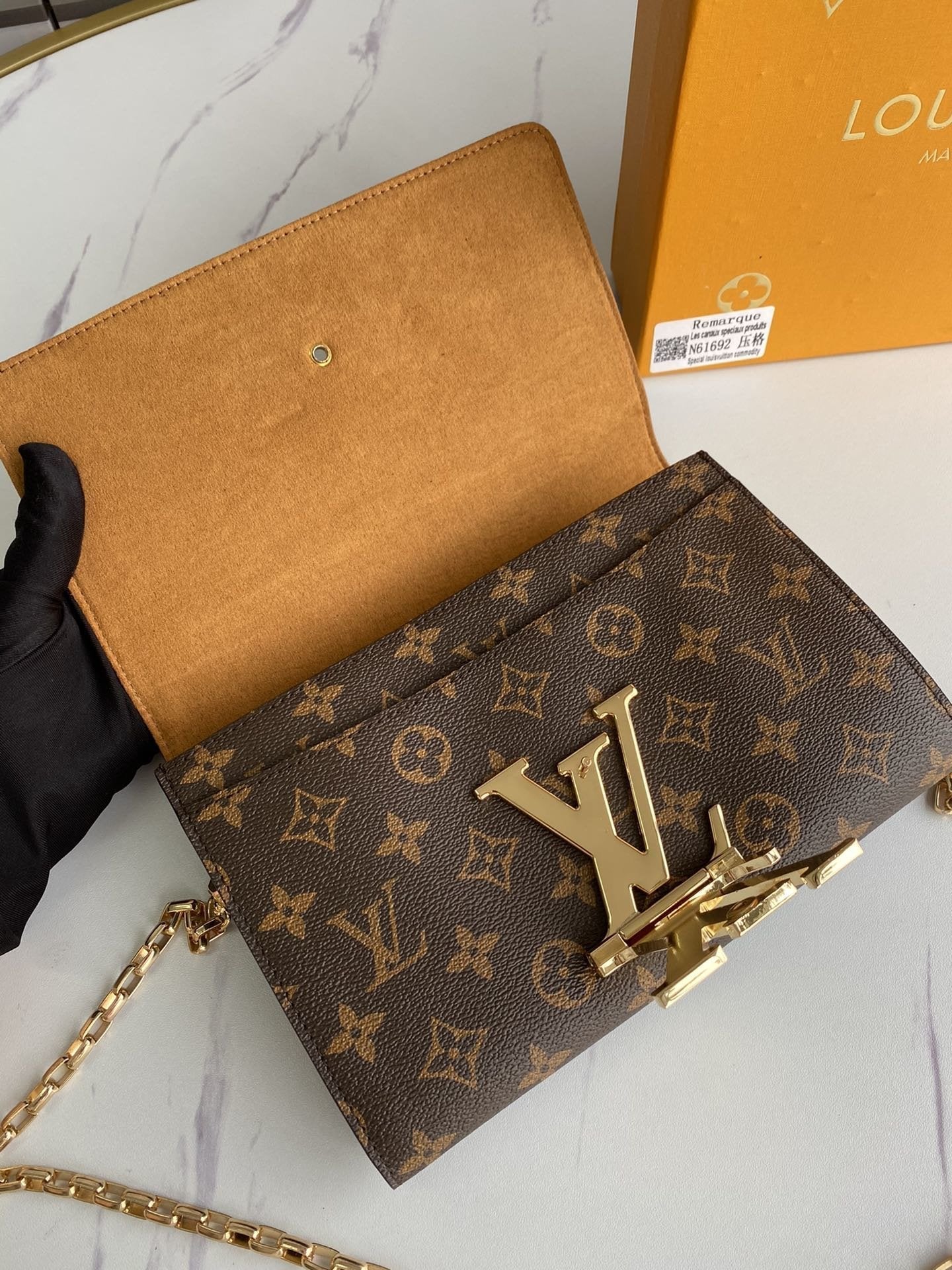 BL - High Quality Wallet LUV 056