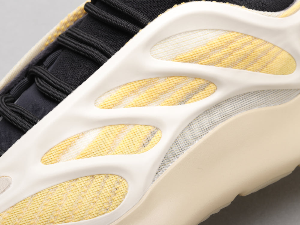 BL - Yzy 700 Beige Srphym Sneaker