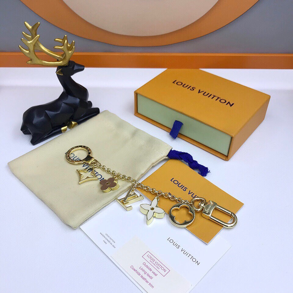 BL -High Quality Keychains LUV 058